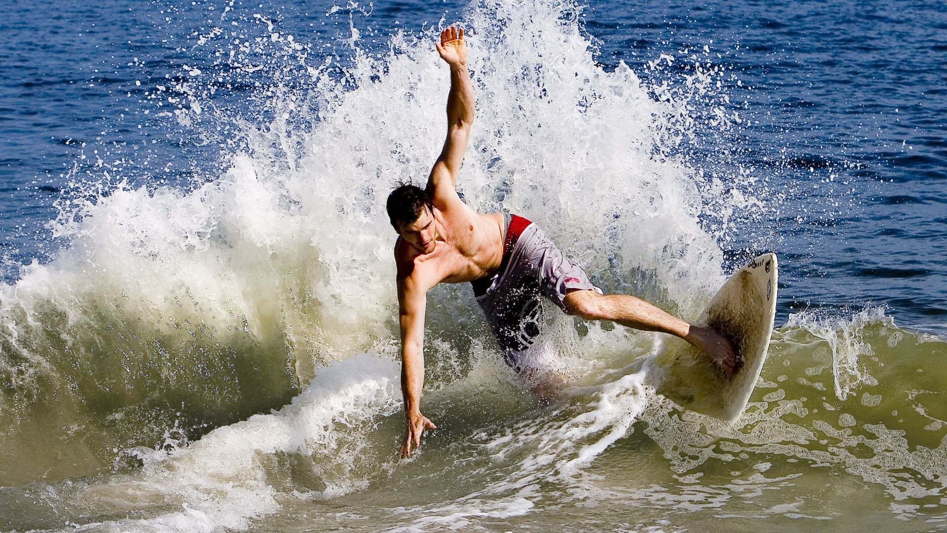 _攀岩飞跃极限：征服巍峨山峰_，攀岩跳跃