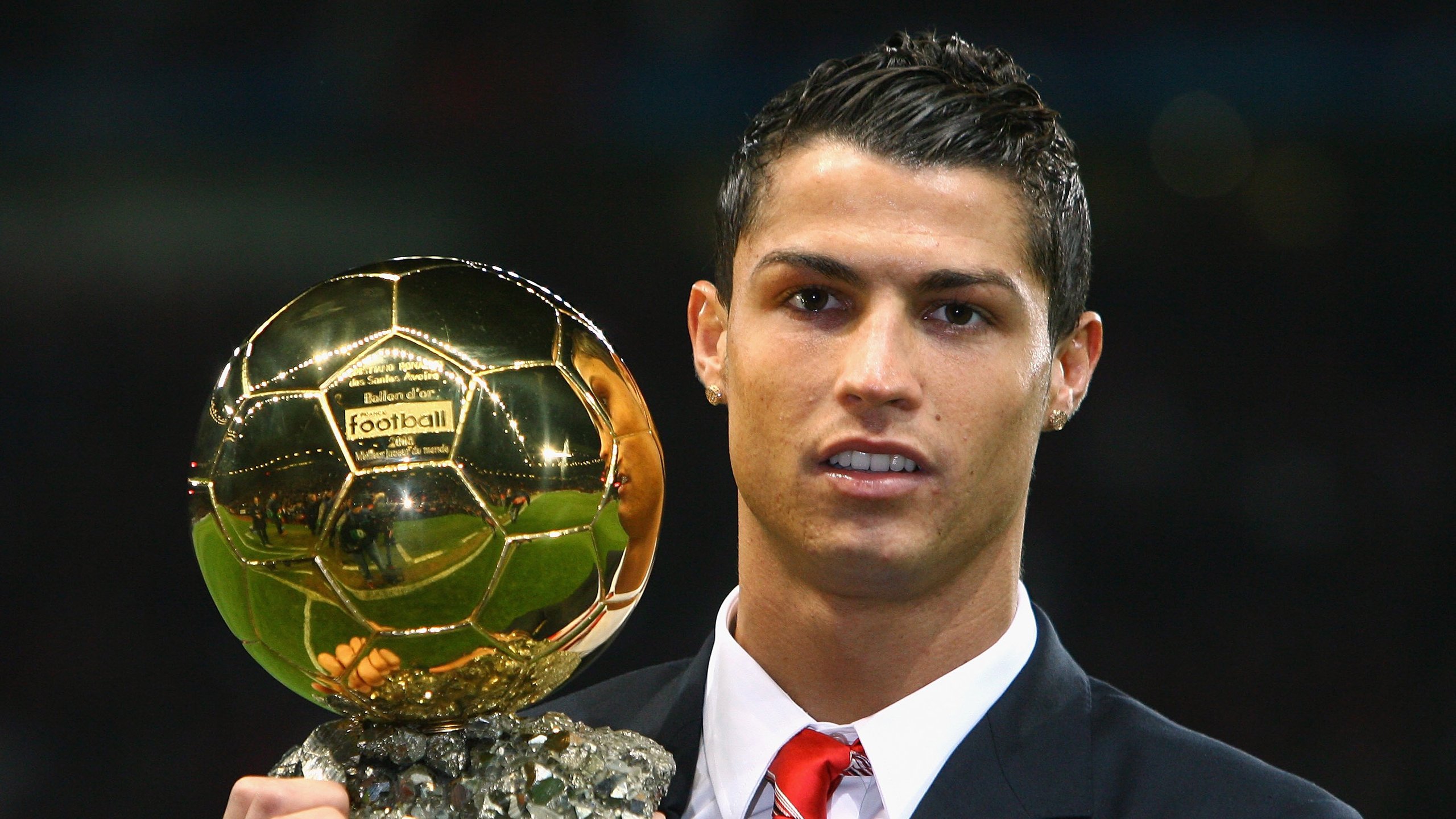 爱游戏 vip-校园足球联赛火热进行，激发学生兴趣，开展校园足球赛的好处