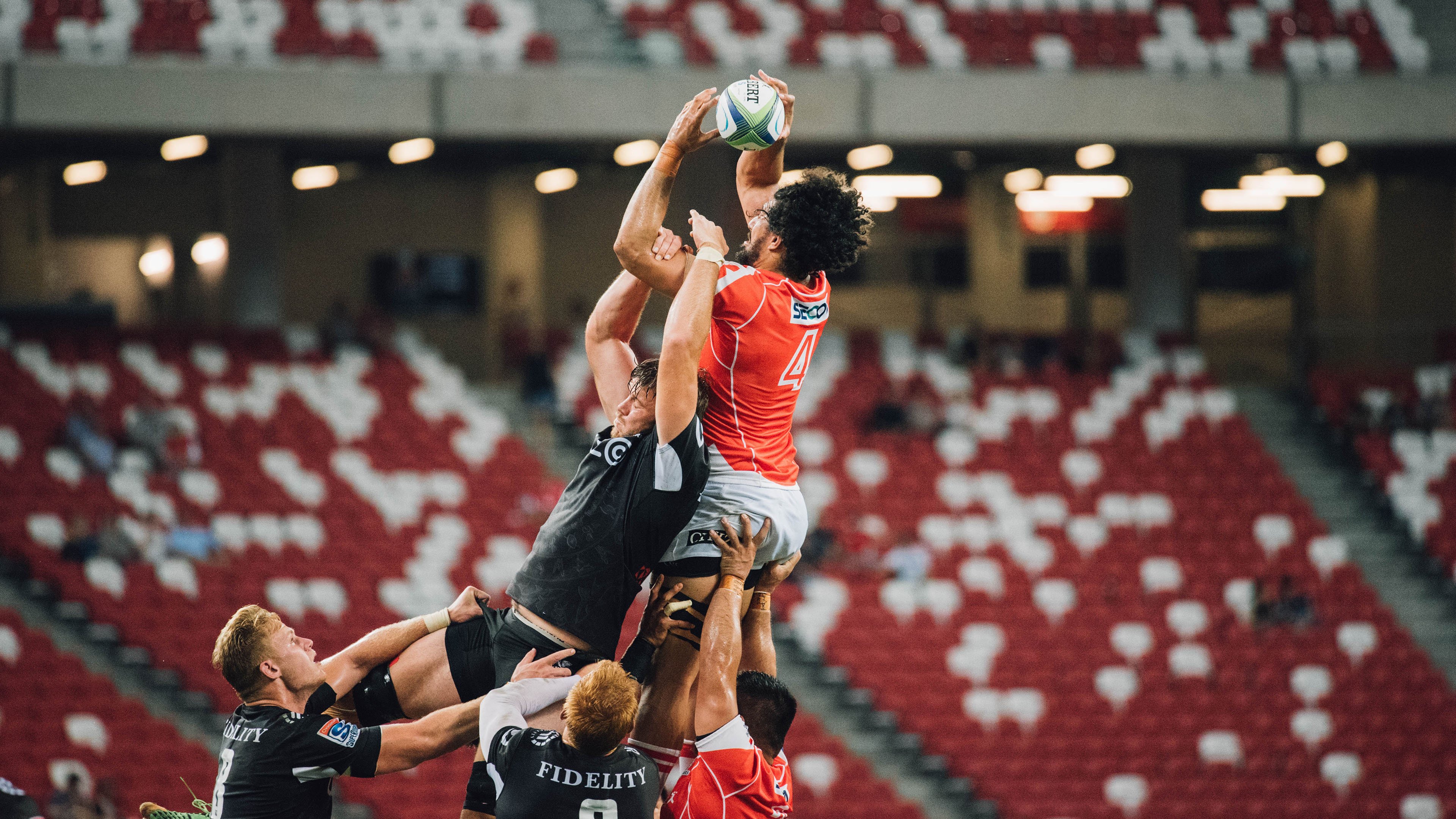 爱游戏体育app-詹姆斯连续五场比赛斩获三双，季后赛状态出色！，詹姆斯 胜场